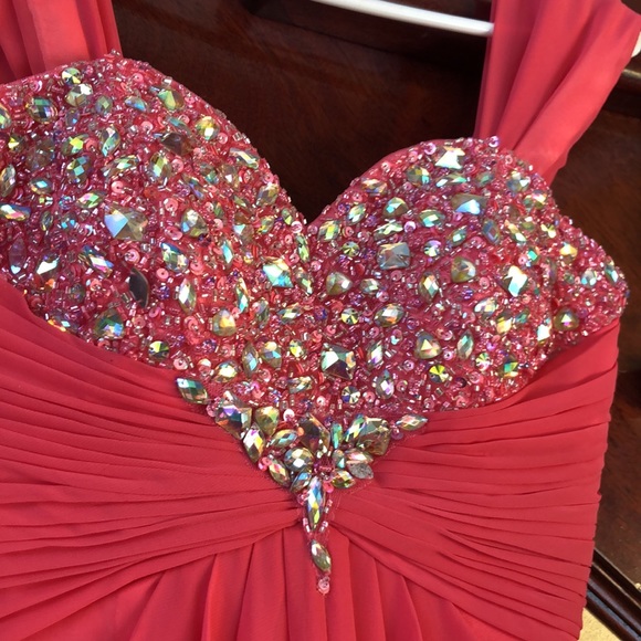 This coral dress has only been worn once and is in perfect condition - Picture 3 of 5